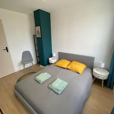 Appartement Familial, 2 Chambres, En Rdc Sur Cour Saint-Florentin  Exterior photo