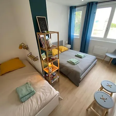 Appartement Familial, 2 Chambres, En Rdc Sur Cour Saint-Florentin  Exterior photo
